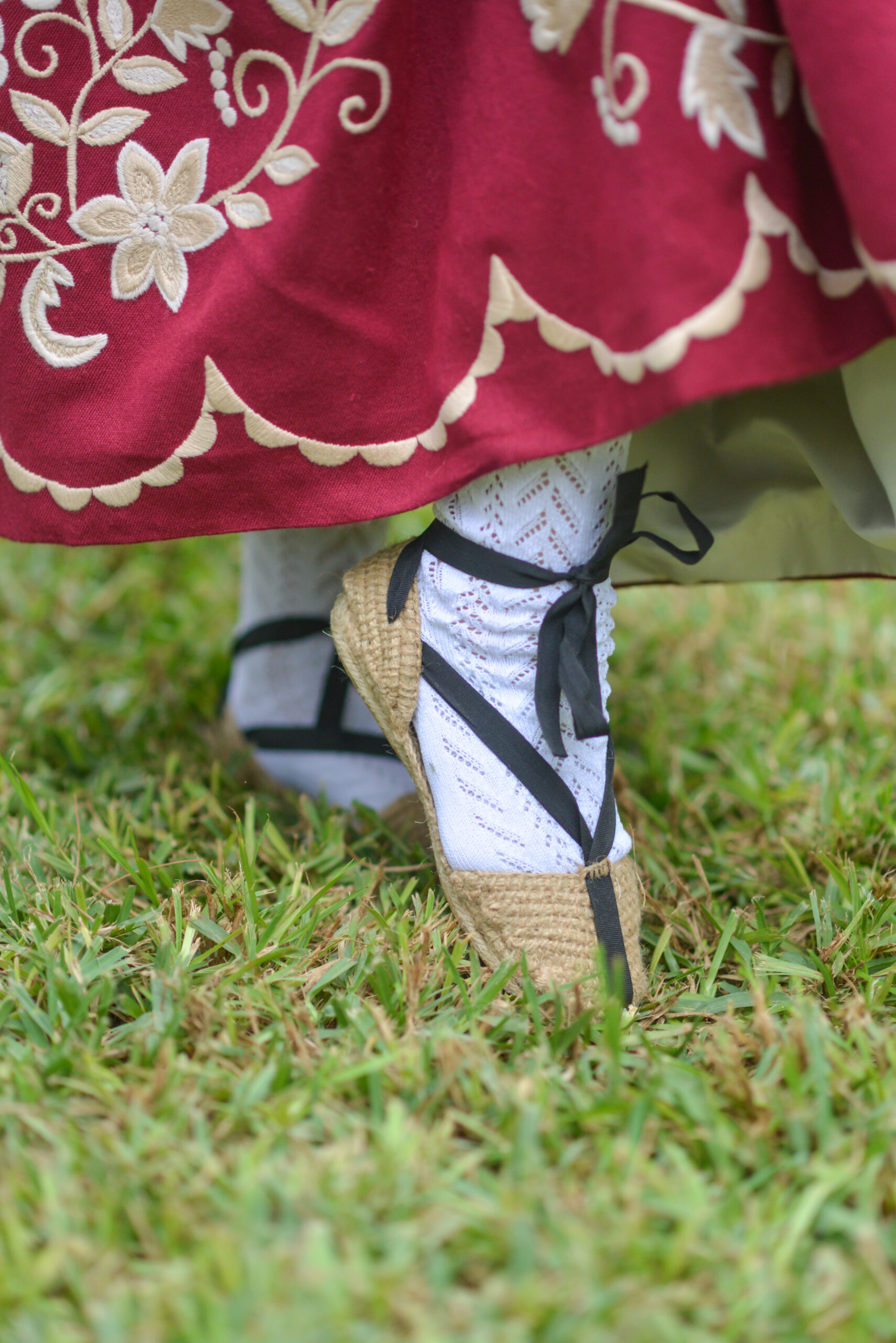 Refajo bordado a maquina. - Imagen 4