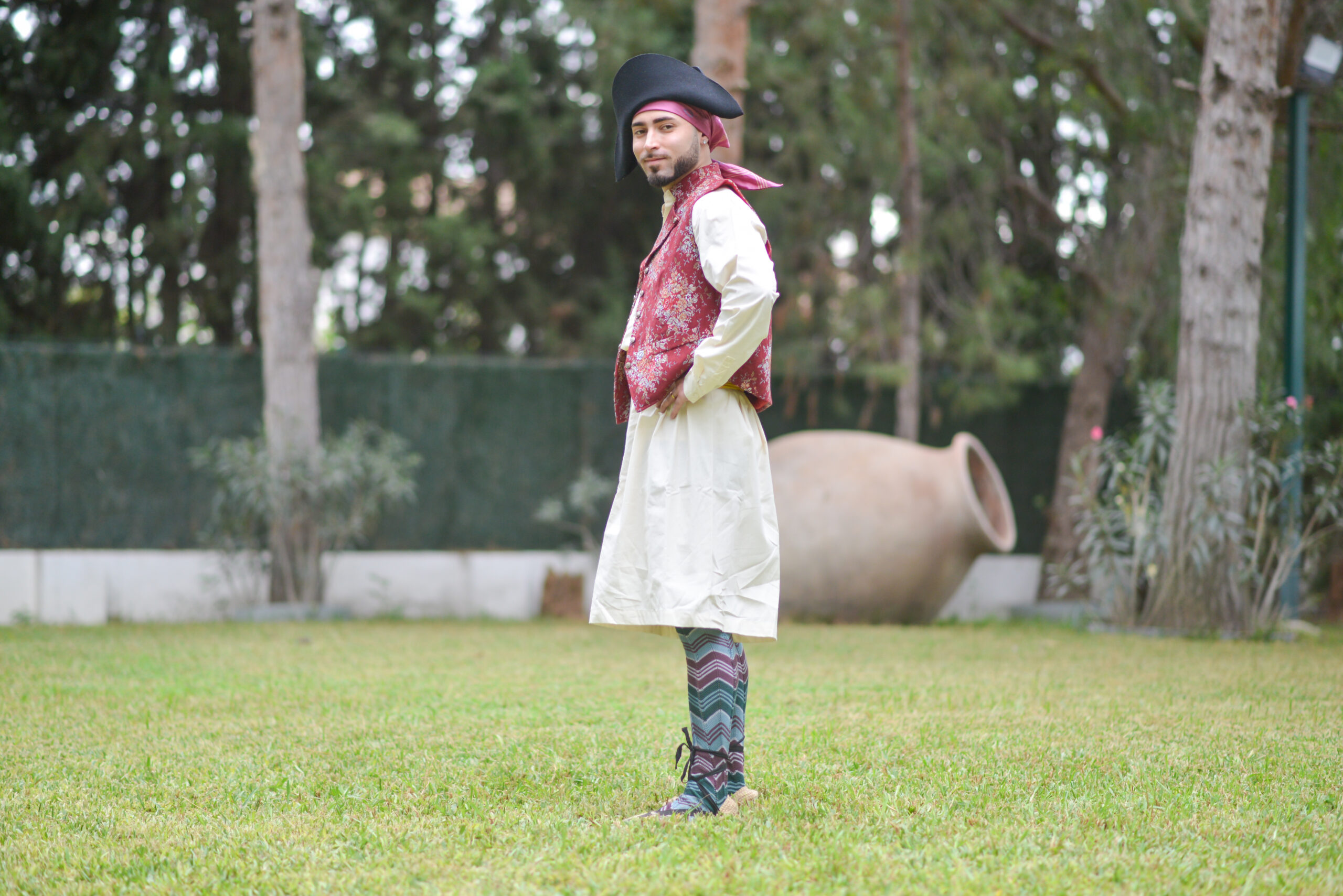 Sombrero de dos picos. - Imagen 2