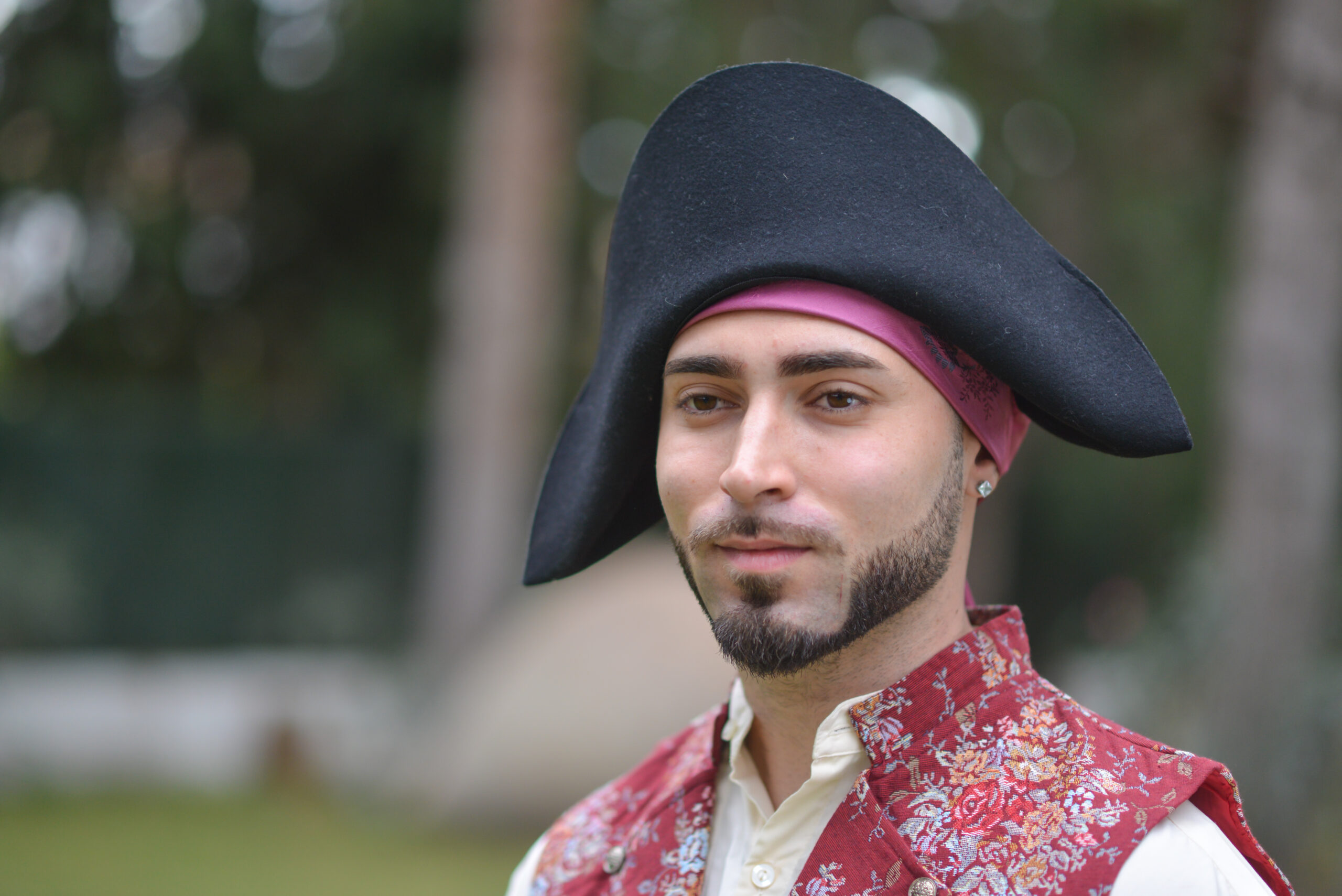 Sombrero de dos picos. - Imagen 3