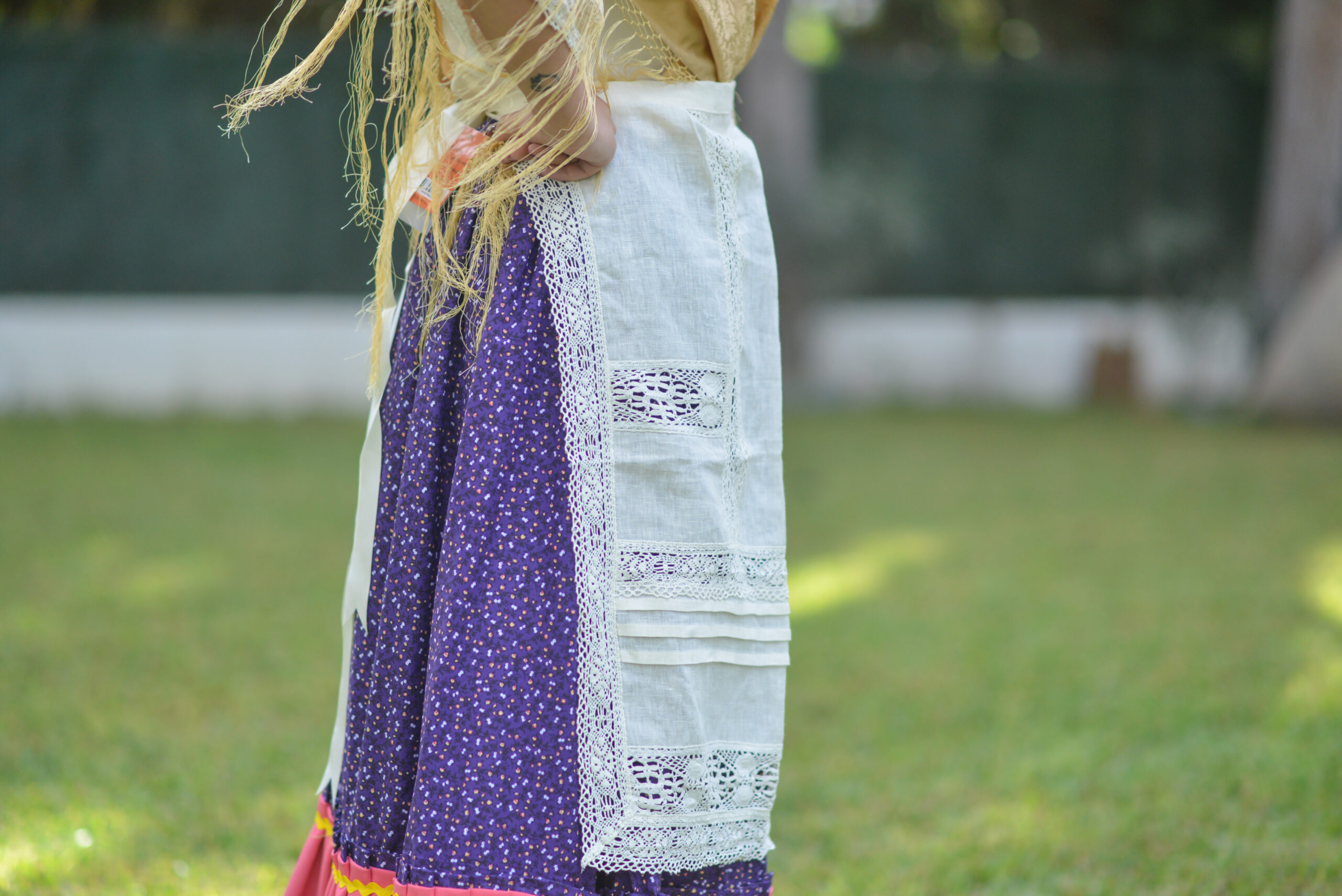 Delantal de hilo marfil. - Imagen 2