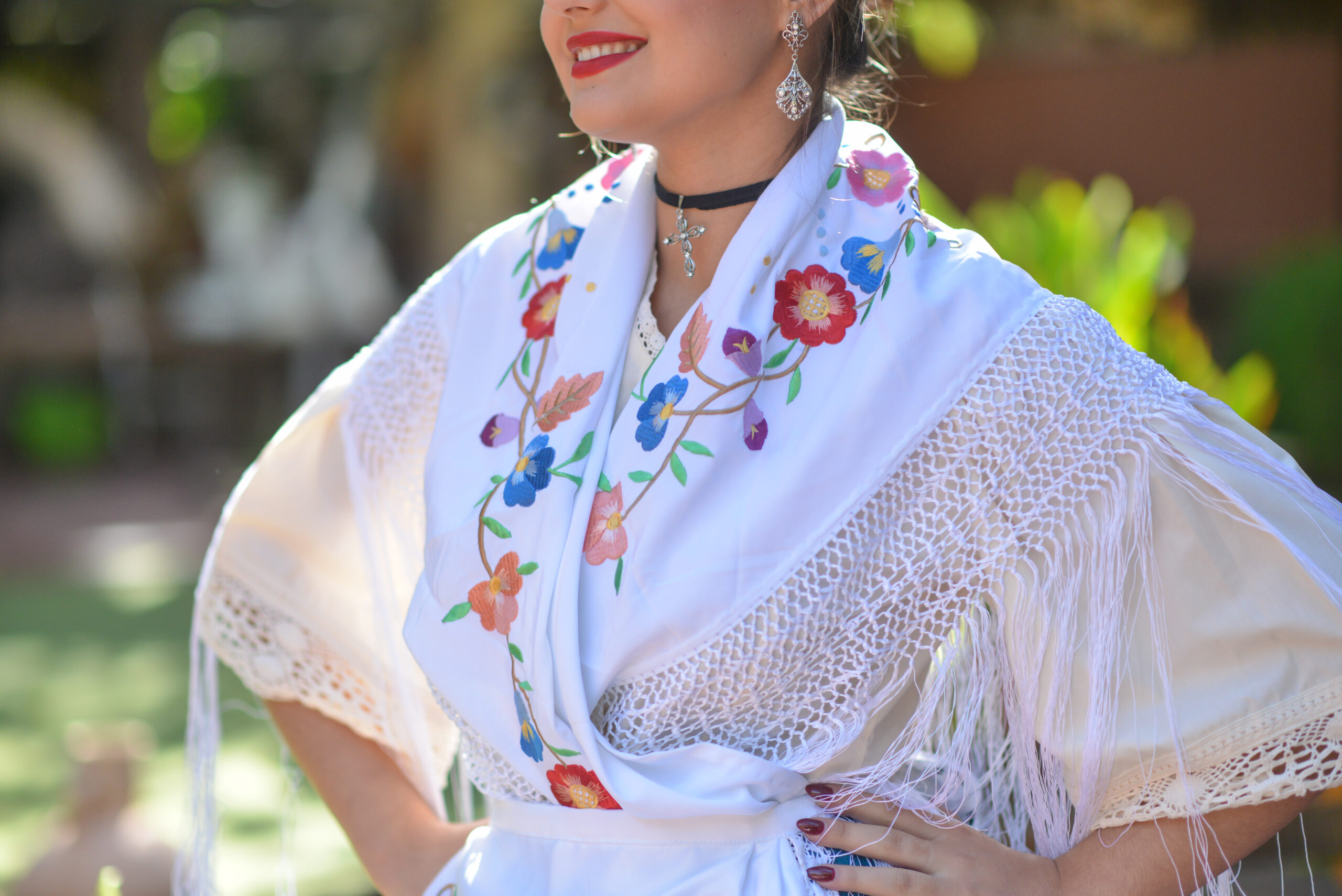 Juego bordado blanco en colores. - Imagen 2