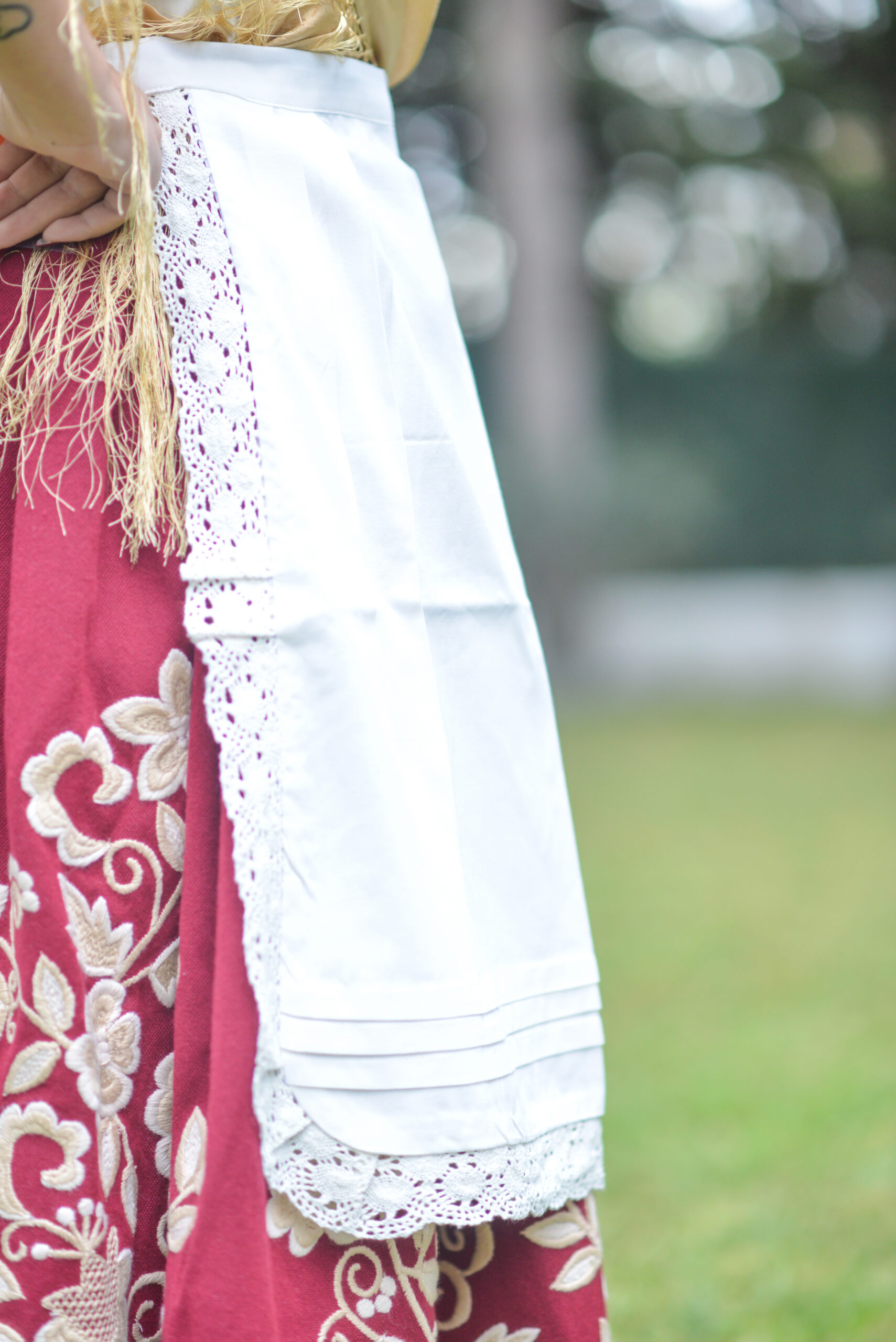 Delantal de lorzas marfil. - Imagen 3