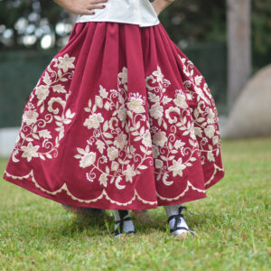 Refajo bordado a maquina.