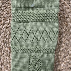 Calceta verde claro.